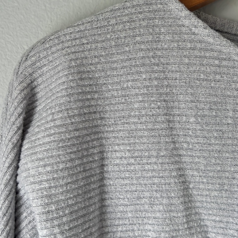 EXPRESS Ribbed Dolman Sleeve Top - Picture 4 of 9